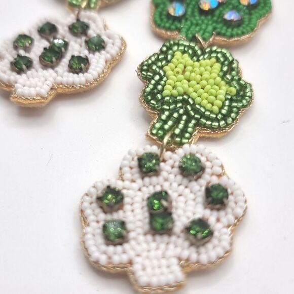 New TRIPLE CLOVER graphic bling sead beed St Patty's day earrings - Picture 5 of 9